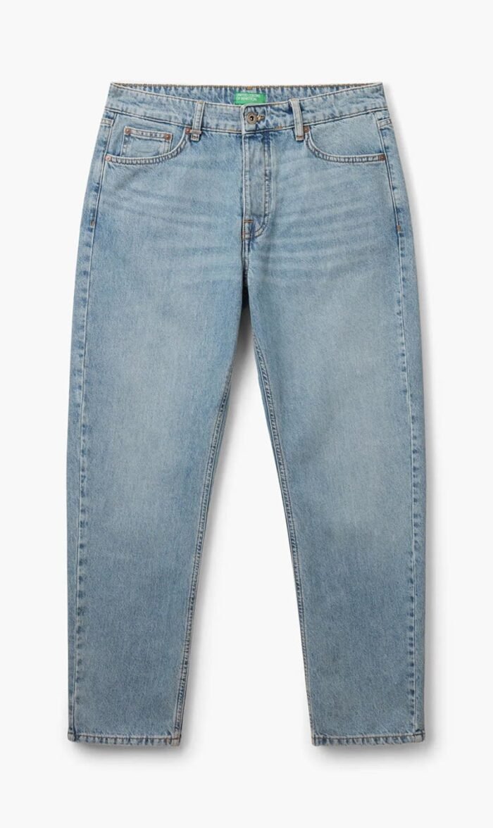 يونايتد كولورز أوف بينيتون أزرق فاتح Carrot Cut Jeans for للرجال